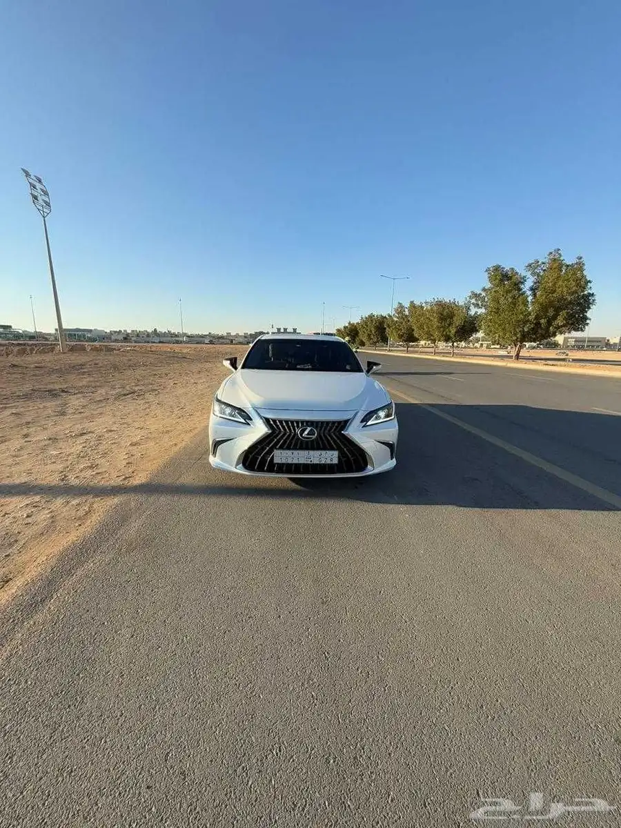 للبيع لكزس ES350 مديل 2023 في الرياض 5