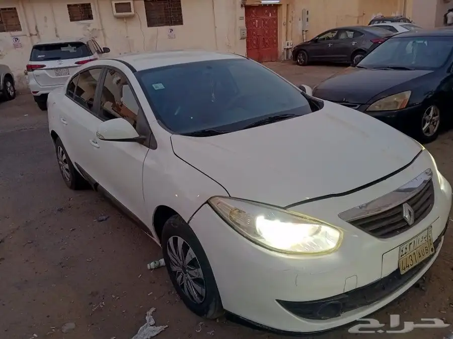 رينو 2012 اتوماتيك لا تحتاج شئ نظيفة داخل وخارج للبيع 0