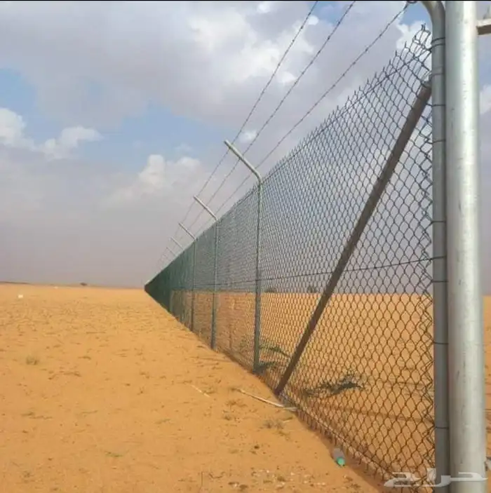 نقوم بتوريدوتركيب جميع انواع الشبوك والملاعب 4