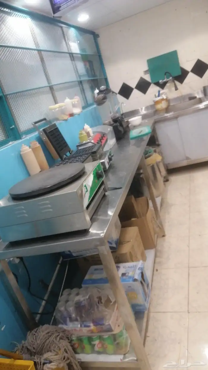 اغراض للبيع ثلاجات وديكور خضار وادوات عصير متكامله شبه جديد 4