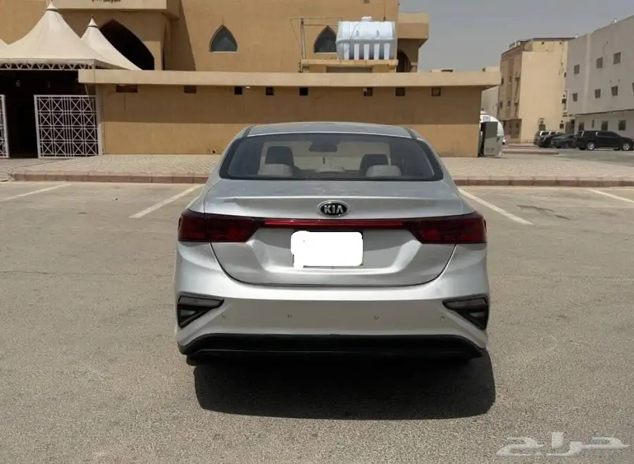 للبيع سيارة كيا سيراتو بحالة ممتازة جدا استمارة وفحص جديد 1