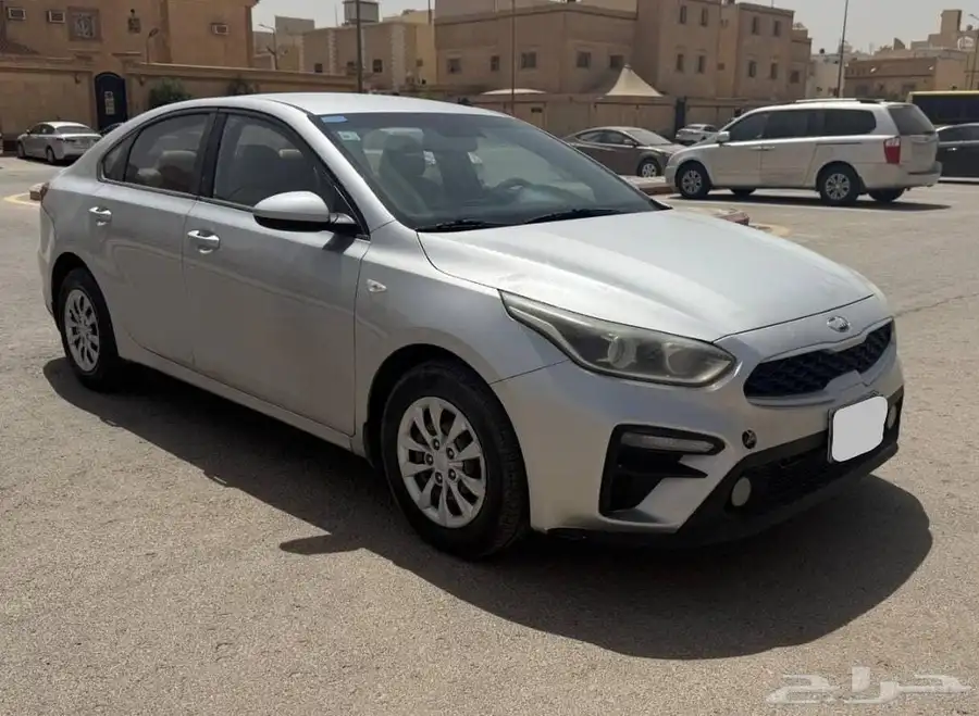 للبيع سيارة كيا سيراتو بحالة ممتازة جدا استمارة وفحص جديد 2
