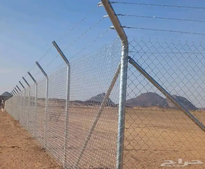 نقوم بتوريدوتركيب جميع انواع الشبوك والملاعب 7
