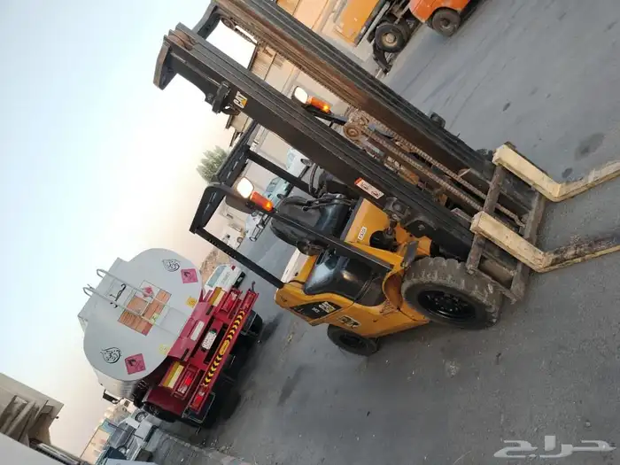 رافعه شوكية كتربيلر 2.5 طن 3