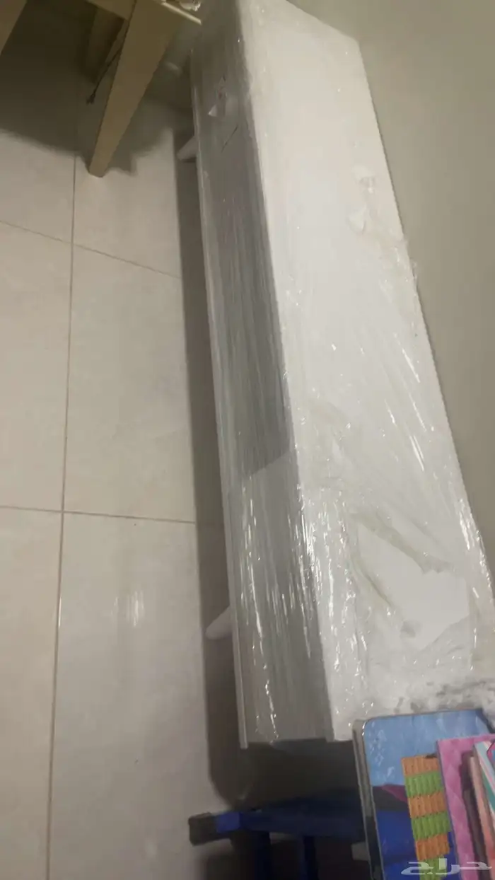 للبيع طاوله وسرير 0