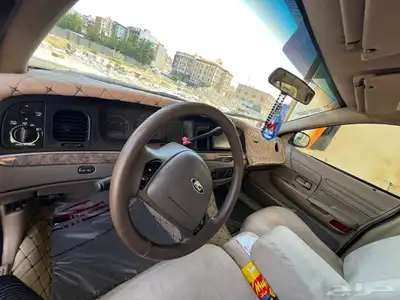 فورد فكتوريا اللون ذهبي موديل 2002 8