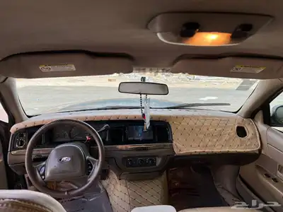 فورد فكتوريا اللون ذهبي موديل 2002 11