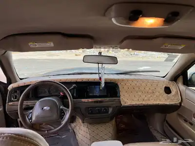 فورد فكتوريا اللون ذهبي موديل 2002 9