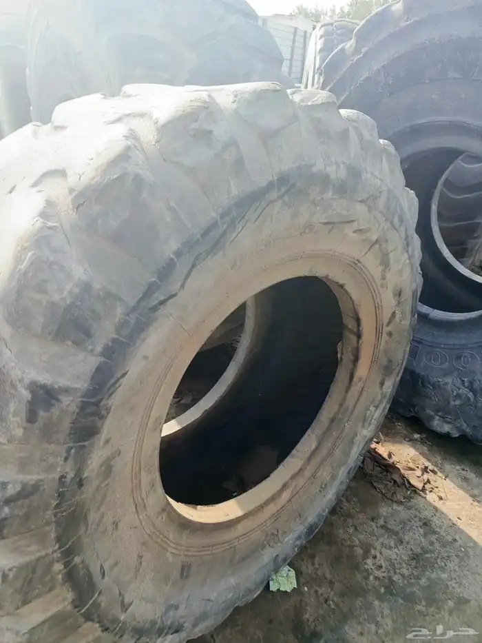 للبيع جميع أنواع الكفرات الشيولات و القطع الغيار للمعدات الث 0