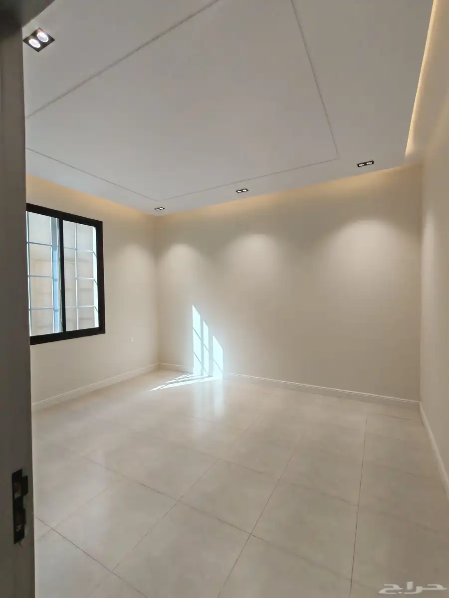 للبيع دور ارضي بجوار مطار ابها تصميم عصري مساحات واسعه 15