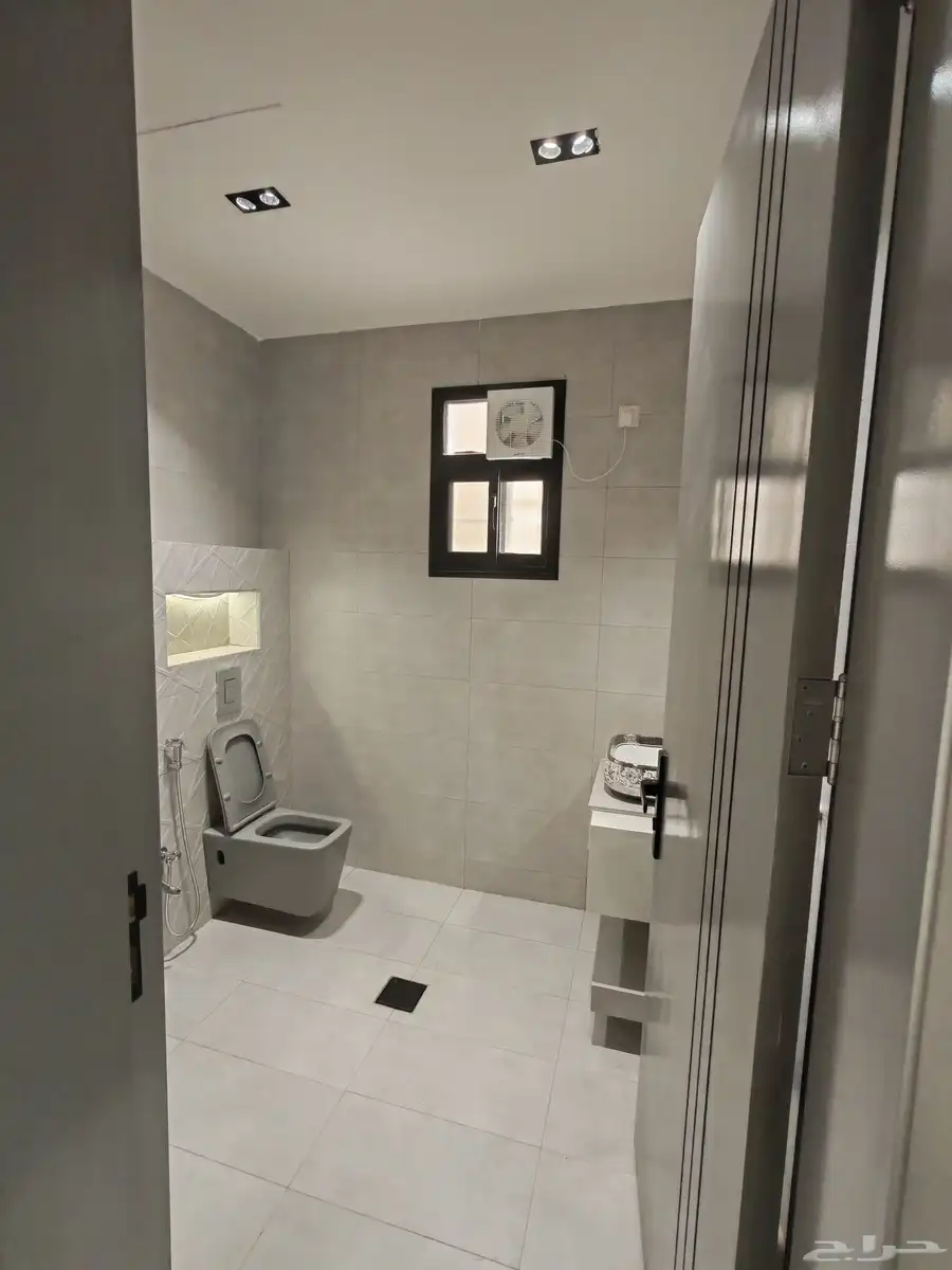 للبيع دور ارضي بجوار مطار ابها تصميم عصري مساحات واسعه 16