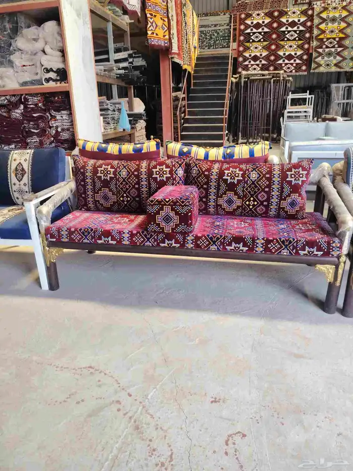 كراسي وطاولات 0
