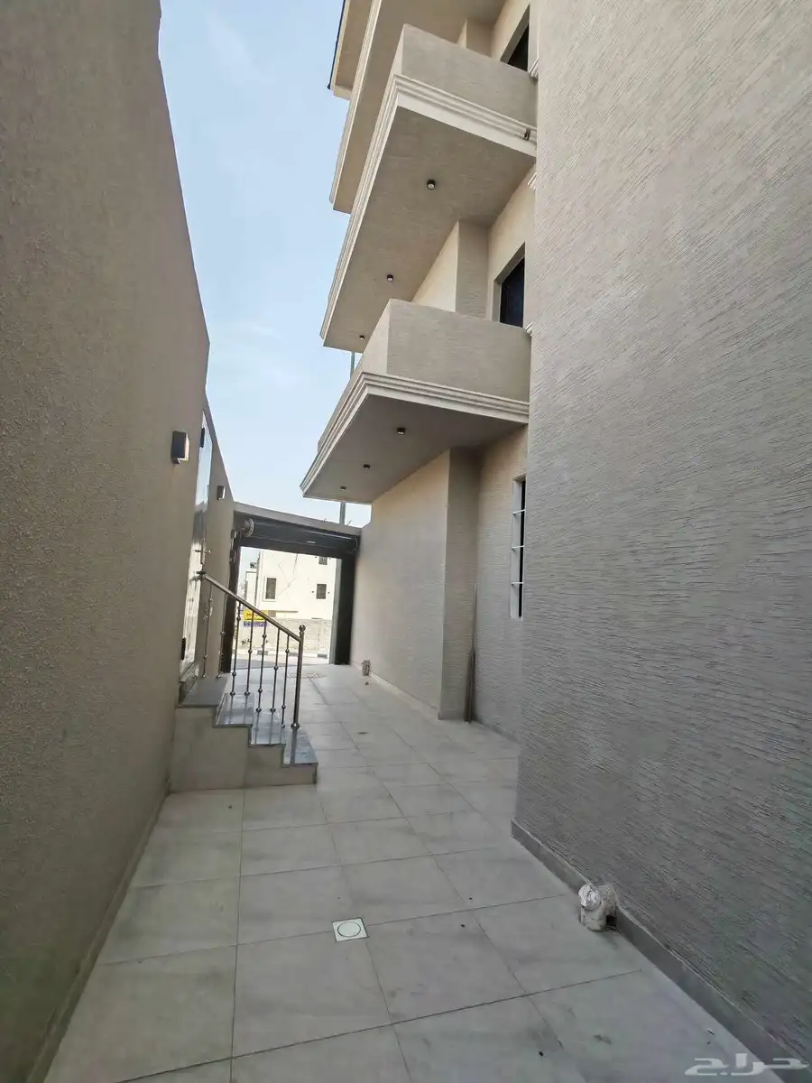 للبيع دور ارضي بجوار مطار ابها تصميم عصري مساحات واسعه 21