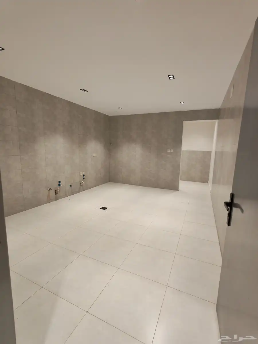 للبيع دور ارضي بجوار مطار ابها تصميم عصري مساحات واسعه 7