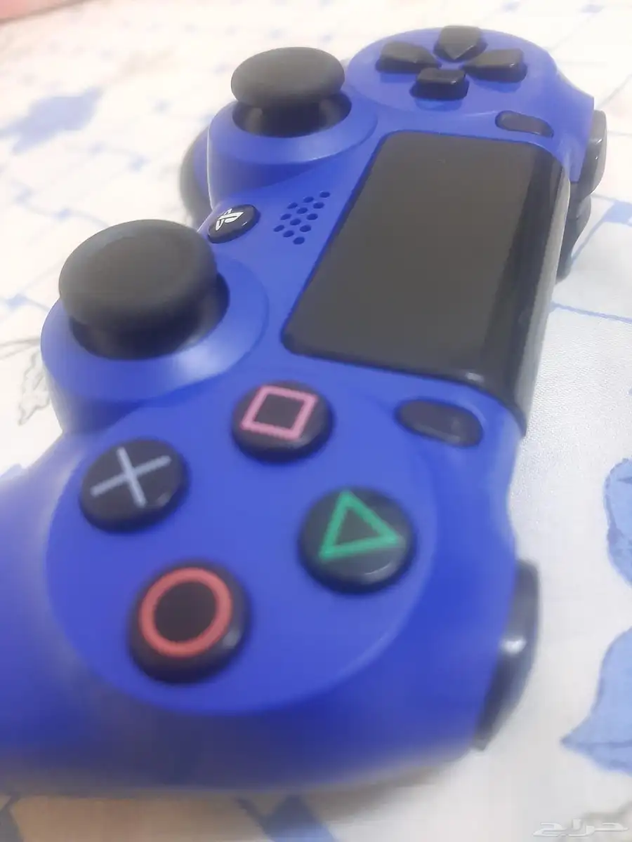 يد PS4 أصلية نظيفة للبيع 1