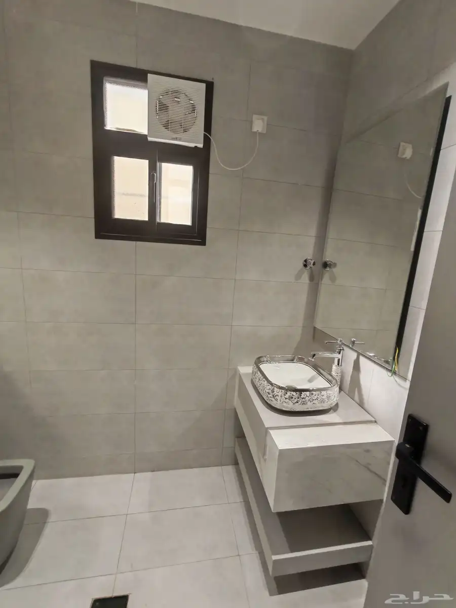 للبيع دور ارضي بجوار مطار ابها تصميم عصري مساحات واسعه 18