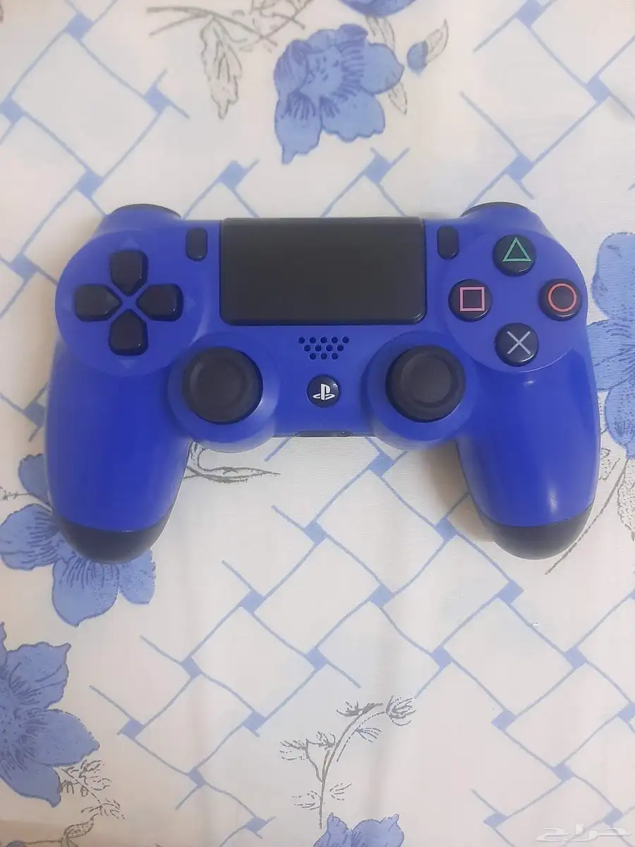 يد PS4 أصلية نظيفة للبيع 0