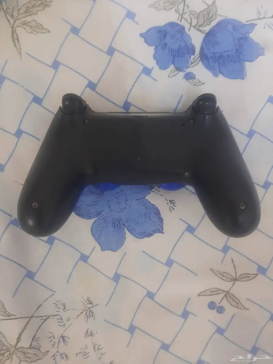 يد PS4 أصلية نظيفة للبيع 4