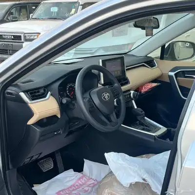 راف فور XLE بنزين موديل 2025 3