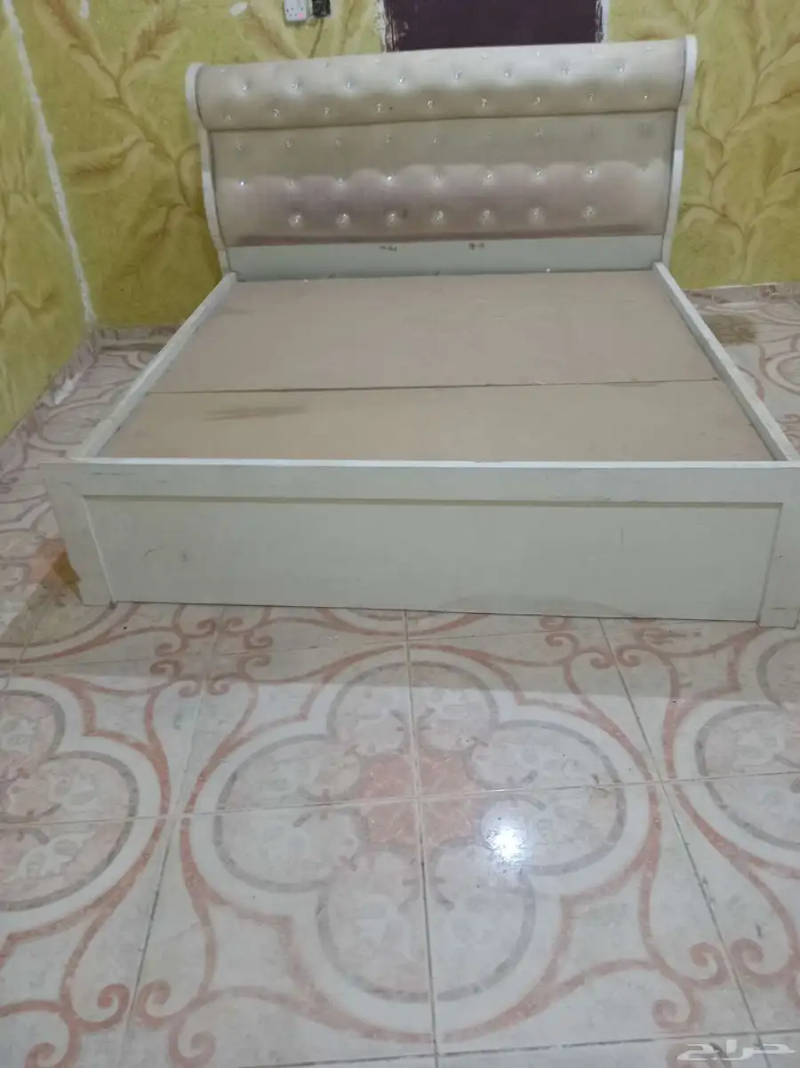 سرير من غير مرتبة العارضة خلف العثيم 0