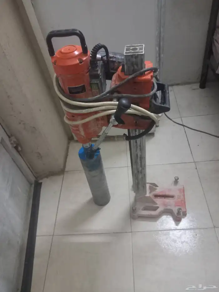 للبيع مكينة تفتيح لسقف والمكيفات بحالة الجديد ماشاءالله 0