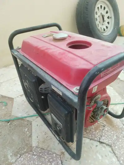 للبيع مواطير كهرب عدد 3 كلها تبي توضيب وواحد يبي كربريتر 3