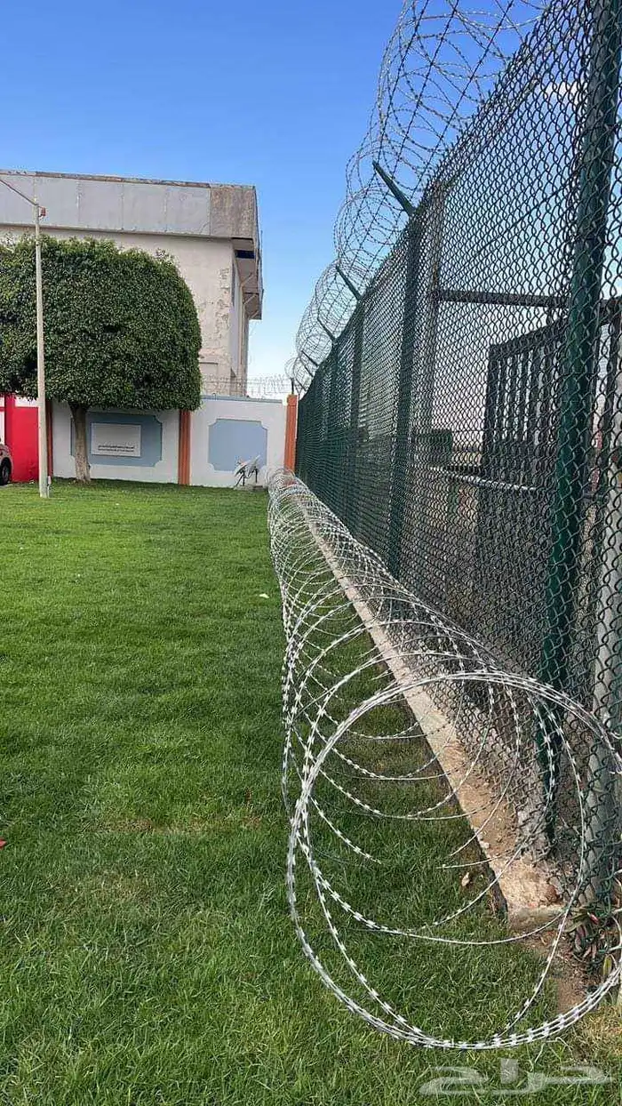 نقوم بتوريدوتركيب جميع انواع الشبوك والملاعب 5