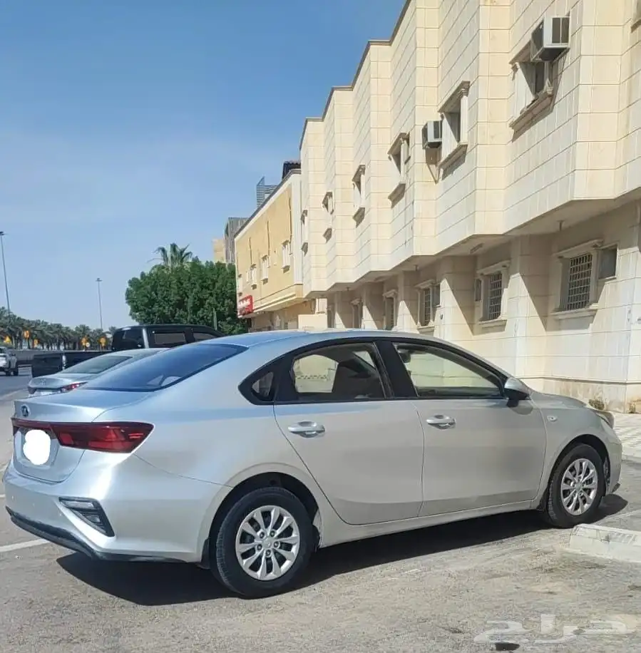 للبيع سيارة كيا سيراتو بحالة ممتازة جدا استمارة وفحص جديد 0