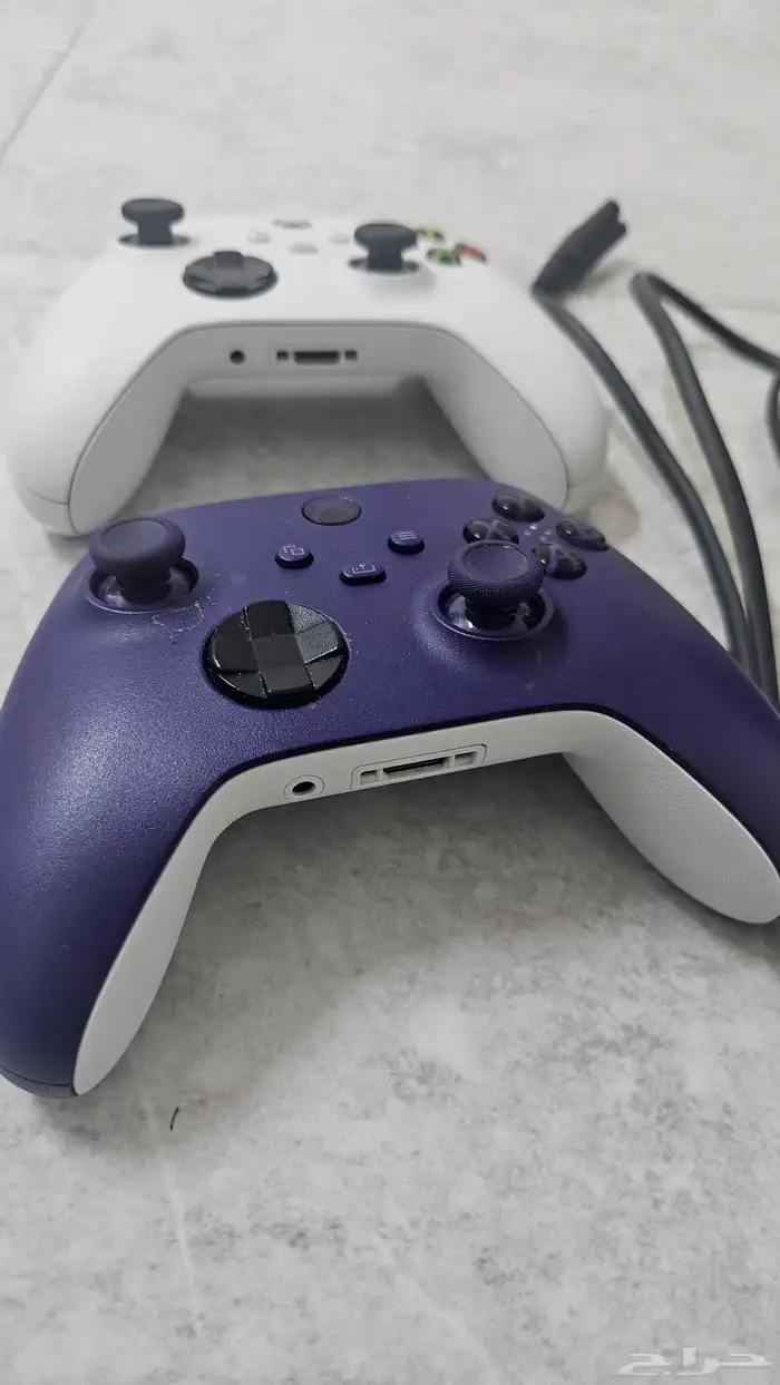 للبيع Xbox series X كرت تخزين 2 تيرا 2بطاريات ليثيوم 2