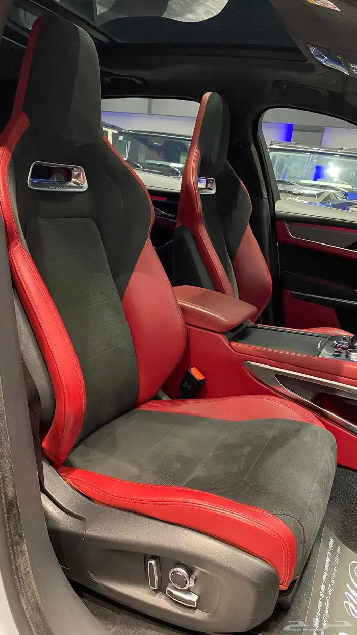 Jaguar F-pace SVR 2021 9