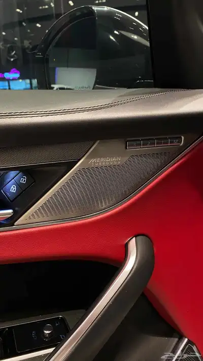 Jaguar F-pace SVR 2021 13