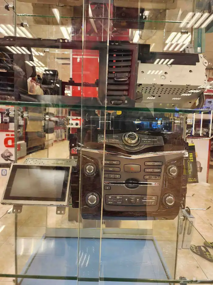 شاشة وكالة نيسان باترول 2015نص فل 3