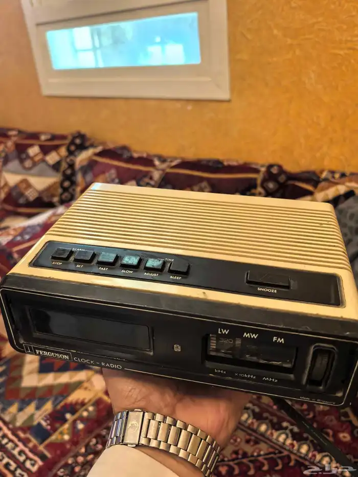 راديو قديم ومميز بساعة صناعة سنغافورة 8