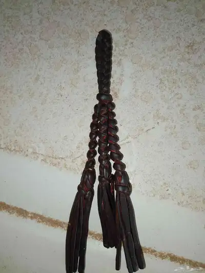 يوجد لدينا معلاق قديم 1