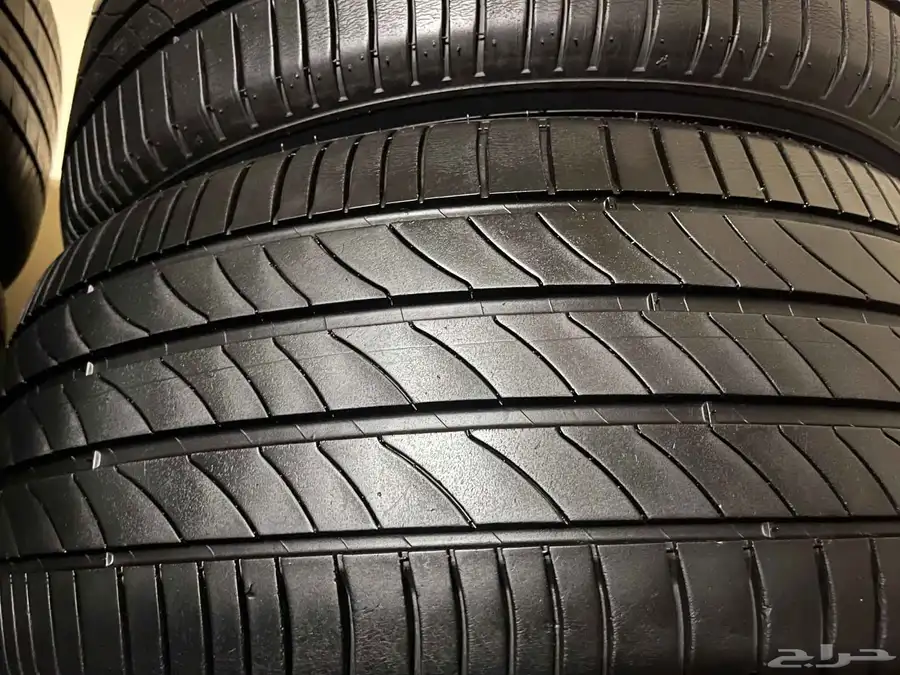 يوجد لدينا طقم كفرات مستعمله شبه جديد 235 50 18 3