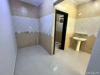 للإيجار شقة عوايل بحي النهضه 28