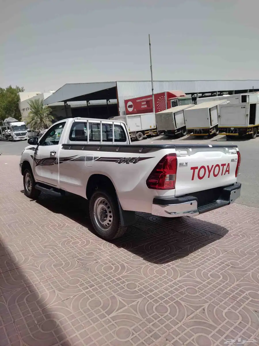 هايلكس غماره GLX بزين دبل 2025 عبداللطيف جميل 4