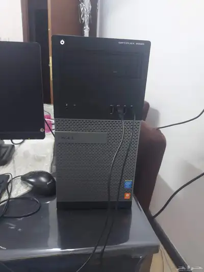 كمبيوتر مكتبي مع شاشة كيبورد ماوس 1