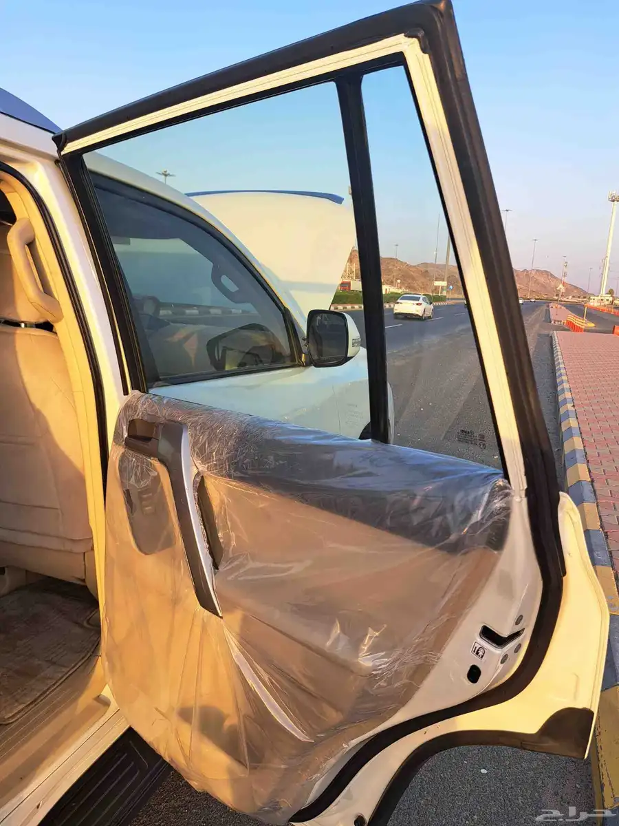 للباحث عن النضيف والمخزن للبيع برادو اربعه سلندر ممشى 186فقط 14