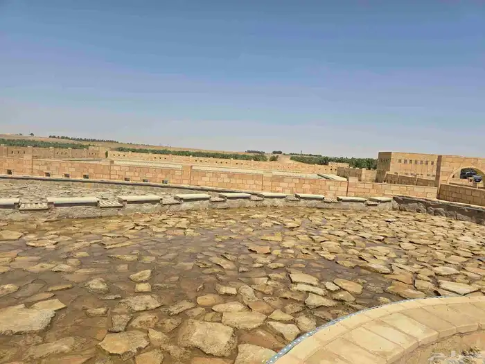 عمال بيوت طين قديم معلم حجر وطين ترثيات 3