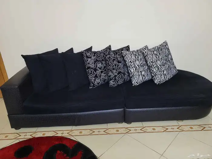 2 طقم كنب واحد اسود ولثاني رمادي 2