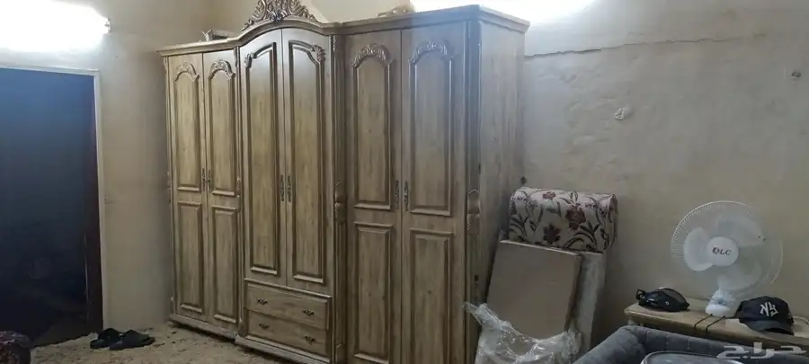 دولاب بي ارتفاع مترين وا العرض 180 دولاب معا تسريحه 1