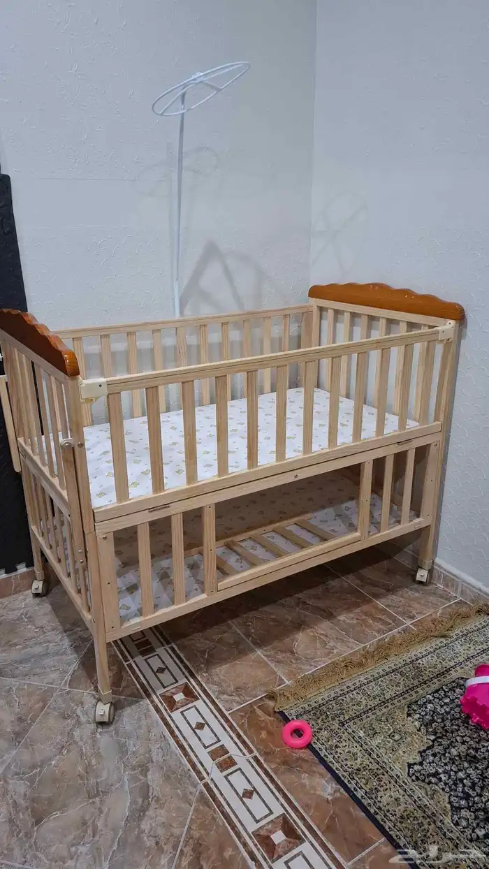 سرير اطفال شبه جديد 2
