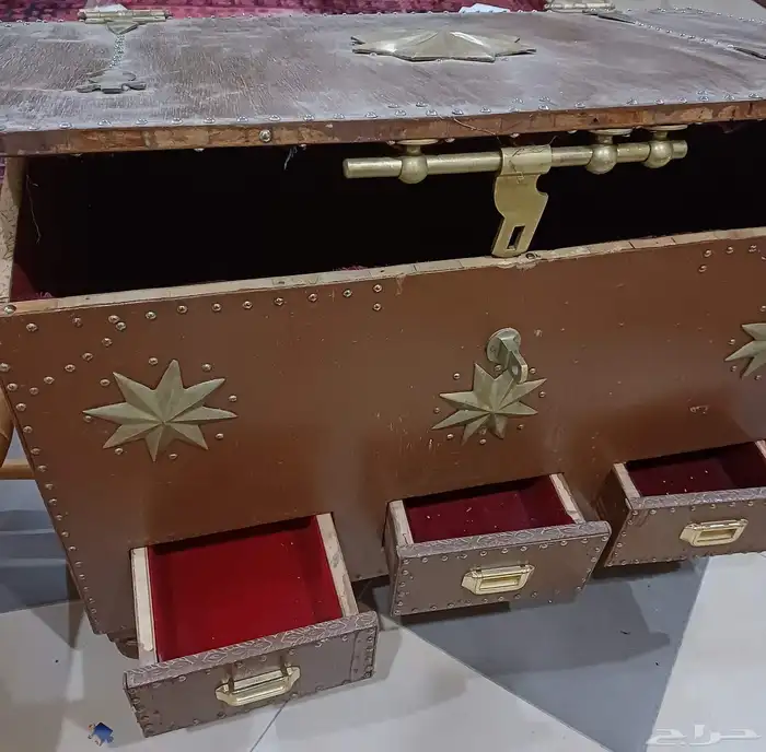 صندوق تراث وكرسي من الخزف مع كرسي 4