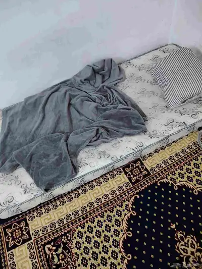 مكيف شباك ماركة بروده عاليه مع موكيت غرفه ومرتبة سرير 5