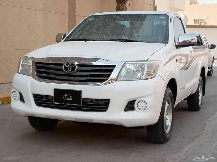 تويوتا هايلوكس 2014 غمارة GL بنزين سعودي بحالة ممتازة 2