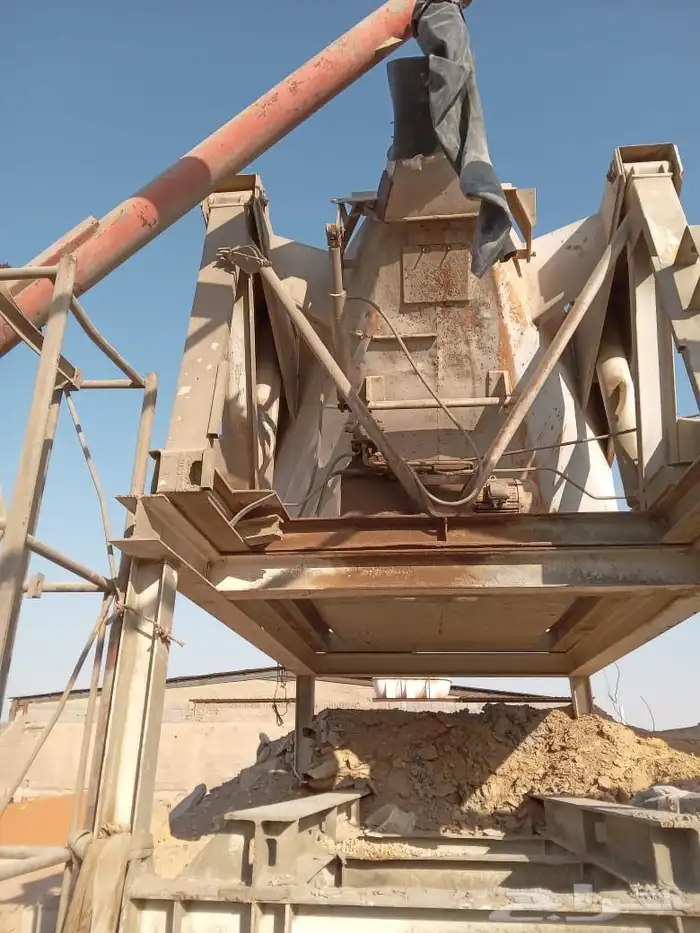 للبيع معدات مقاولات خرسانيه وسكن للمهندسين 3