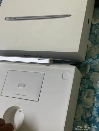 ماك بوك اير M1 مساحة 512GB مع كرتونه 9