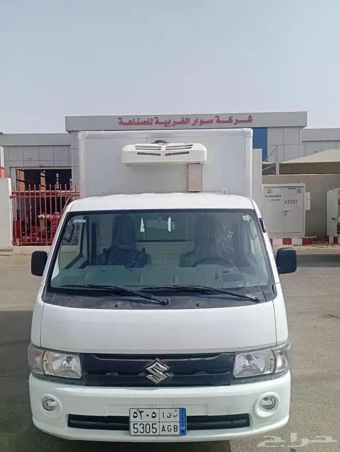 عمل عزل وتركيب صندوق لسياره وانيت 5