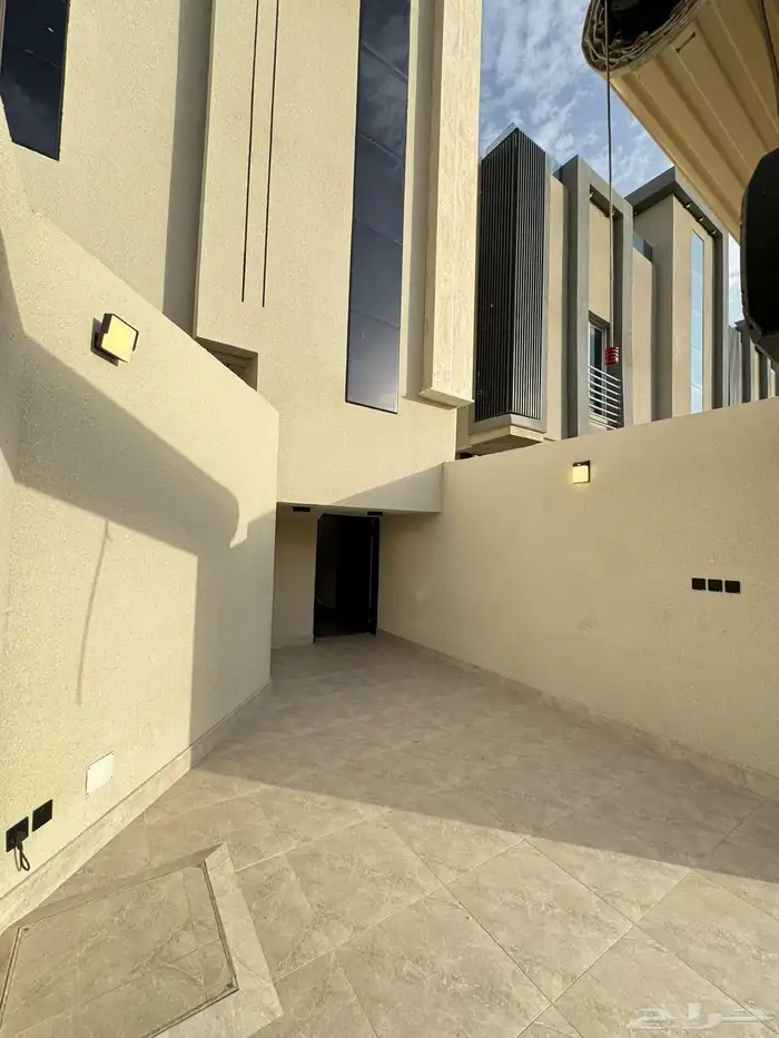 للبيع شقق ارضي بحي الموسي بايكه سياره مدخل خاص تشطيب vip 1